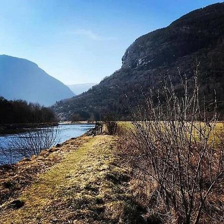 Appartamento Hillegard Lærdalsøyri Esterno foto