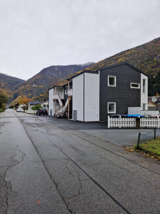 Appartamento Hillegard Lærdalsøyri Esterno foto